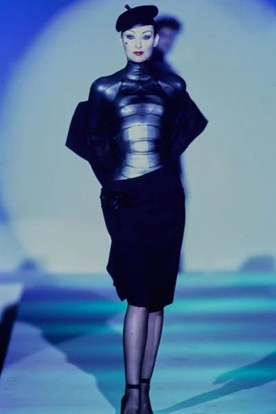 Look 10